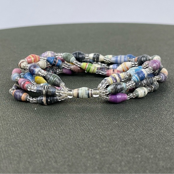 Handmade multicolored paper beaded stretchy bracelet - Picture 4 of 7